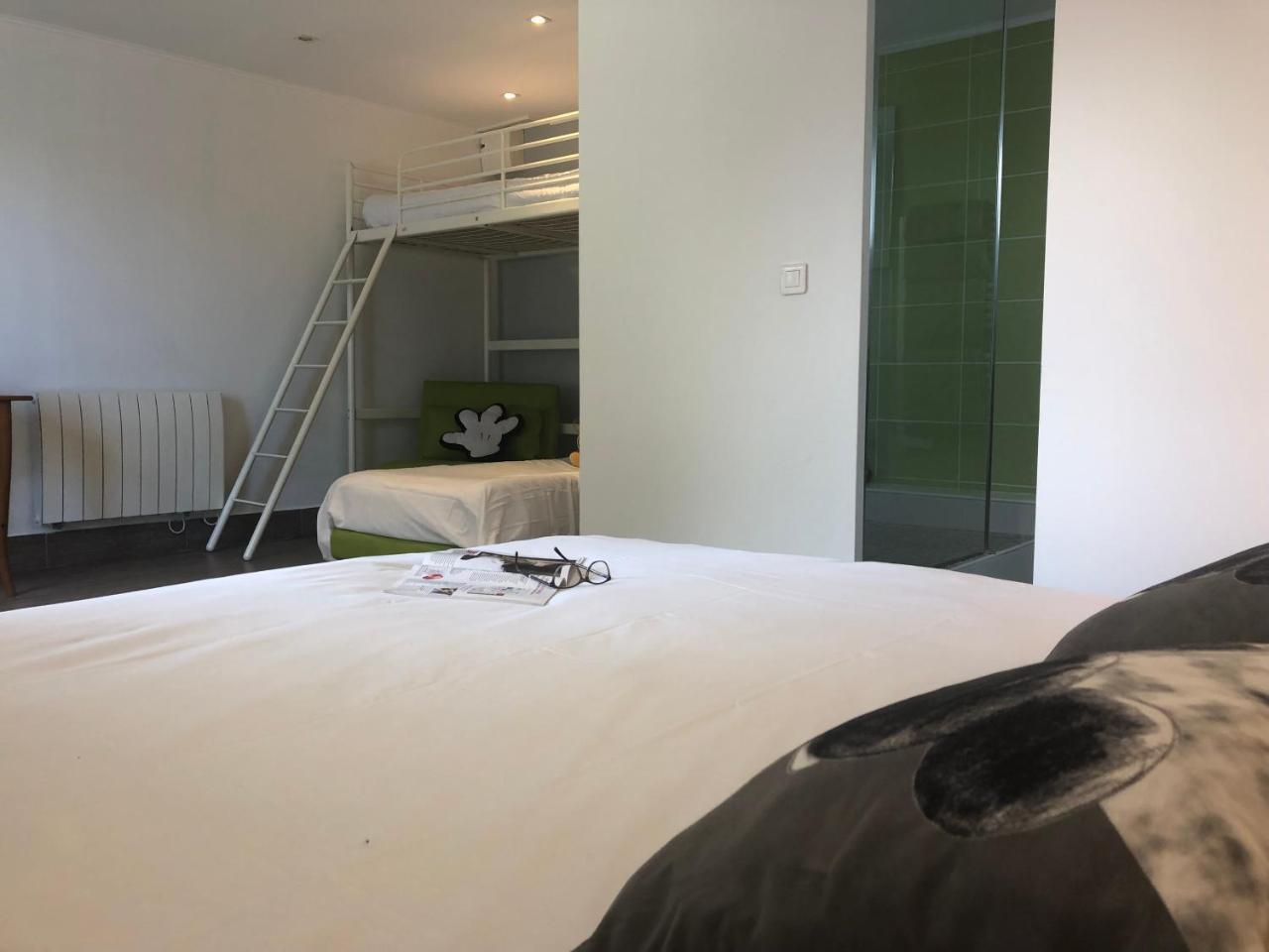 Chambres D'Hotes Poirier Bazin Montry Kültér fotó