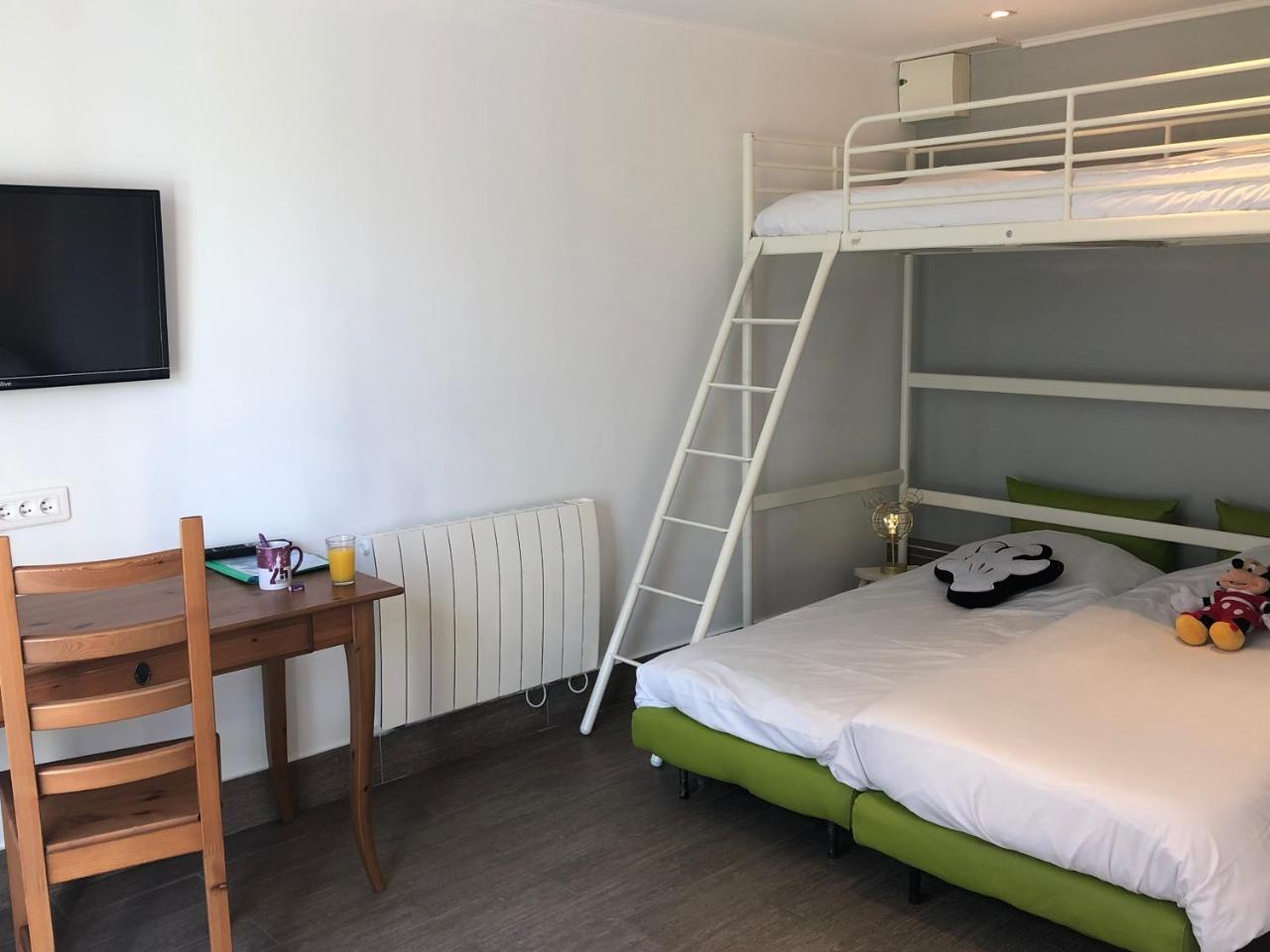 Chambres D'Hotes Poirier Bazin Montry Kültér fotó